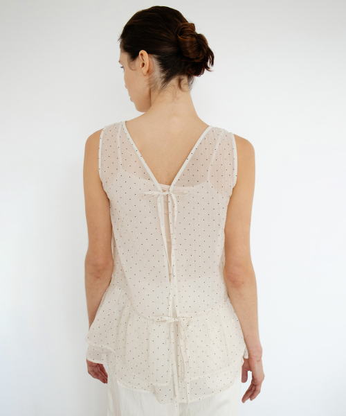 MOHAN(モハン)の「TIR DOT FLARE TIE-BACK TOP(シャツ/ブラウス・レディース・Cream・SMALL/MEDIUM)」の3枚目の写真