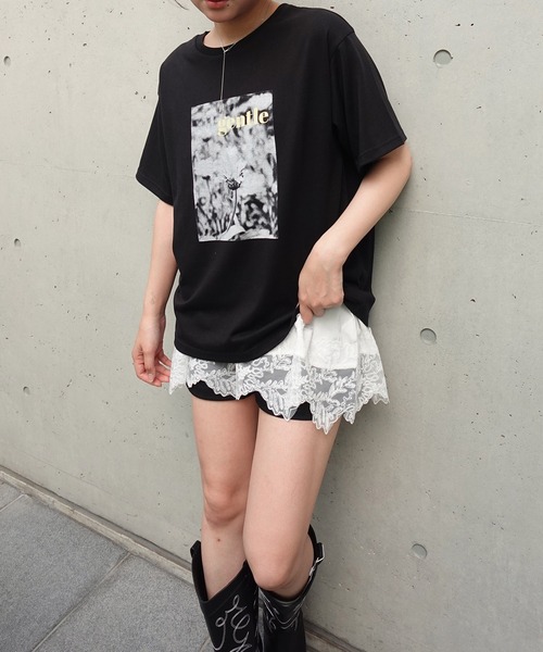 SOELA(ソエラ)の「フラワーフォトTシャツ(Tシャツ/カットソー・レディース・オフホワイト/ブラック/チャコールグレー・FREE)」の12枚目の写真