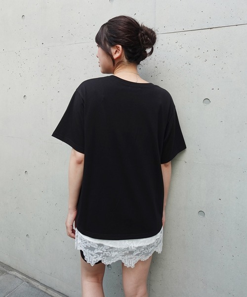 SOELA(ソエラ)の「フラワーフォトTシャツ(Tシャツ/カットソー・レディース・オフホワイト/ブラック/チャコールグレー・FREE)」の16枚目の写真