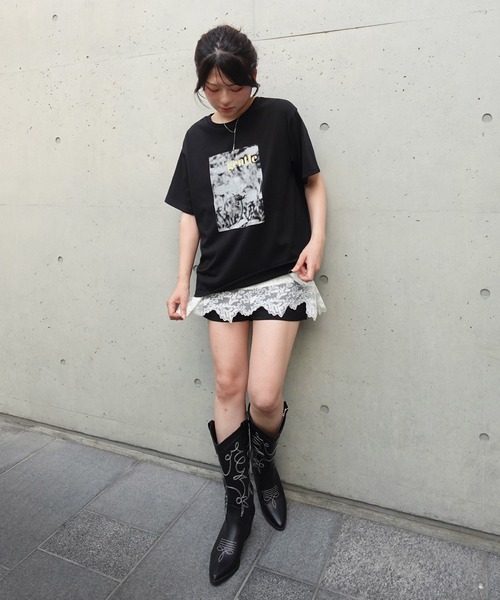 SOELA(ソエラ)の「フラワーフォトTシャツ(Tシャツ/カットソー・レディース・オフホワイト/ブラック/チャコールグレー・FREE)」の18枚目の写真
