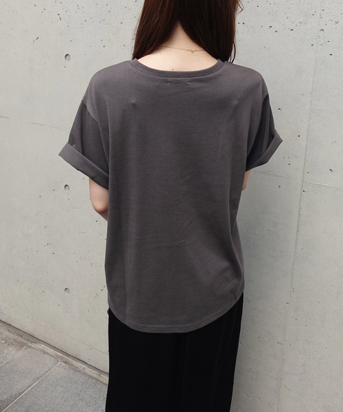 SOELA(ソエラ)の「フラワーフォトTシャツ(Tシャツ/カットソー・レディース・オフホワイト/ブラック/チャコールグレー・FREE)」の9枚目の写真