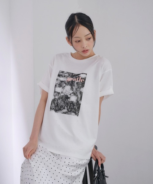 SOELA(ソエラ)の「フラワーフォトTシャツ(Tシャツ/カットソー・レディース・オフホワイト/ブラック/チャコールグレー・FREE)」の20枚目の写真
