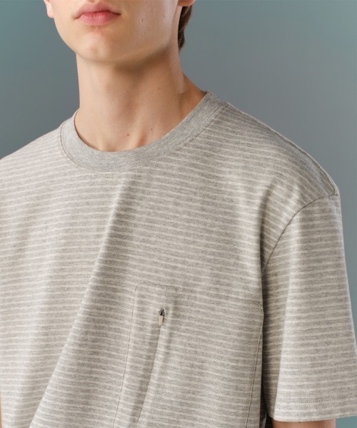 MODE COMMUTER(モードコミューター)の「Yarn-Dyed Striped Crew Neck S/S T-Shirt(Tシャツ/カットソー・メンズ・グレー・SMALL/MEDIUM/LARGE)」の2枚目の写真