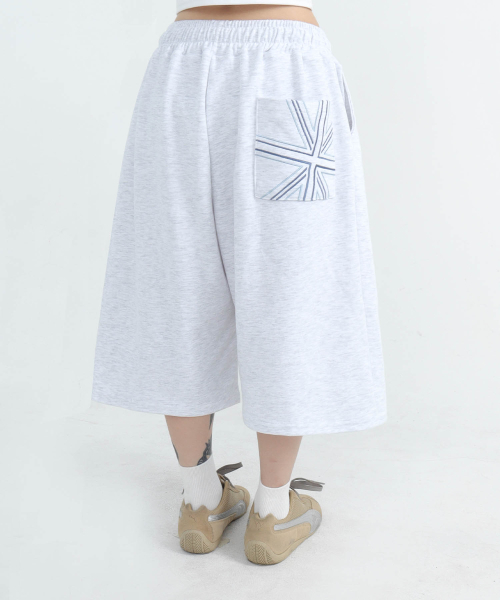 FUZZY SCAN（ファジスキャン）の「ロンドンポケットバミューダパンツバックメランジ（その他パンツ・レディース・ライトグレー・ONE SIZE/TWO）」の2枚目の写真