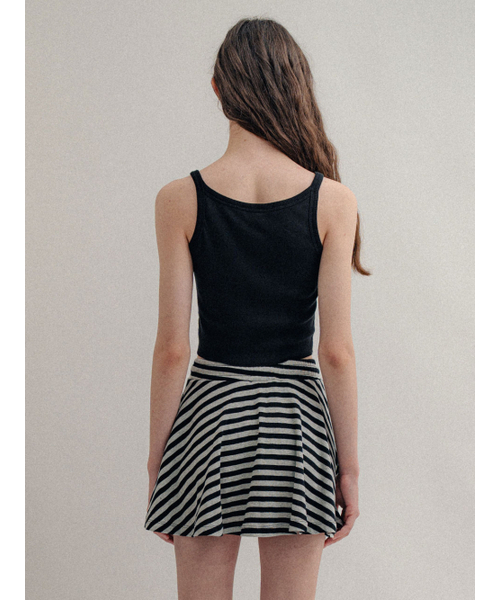 VISUS（ヴィスシュ）の「Rib Crop Sleeveless_Black（Tシャツ/カットソー・レディース・その他・FREE）」の3枚目の写真