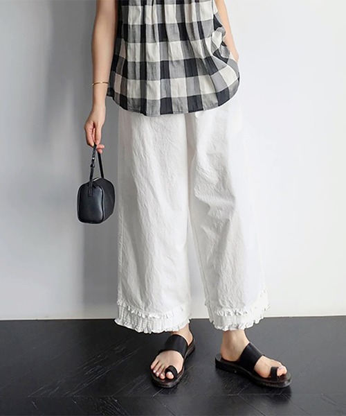 Doux Belle（ドゥーベル）の「裾フリルコットンワイドパンツ（その他パンツ・レディース・ホワイト/ブラック・MEDIUM/LARGE/X-LARGE）」の4枚目の写真
