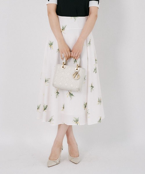 tocco closet(トッコ クローゼット)の「バックレースアップスズランブーケプリントスカート(スカート・レディース・グレイッシュブルー/イエロー・M)」の1枚目の写真