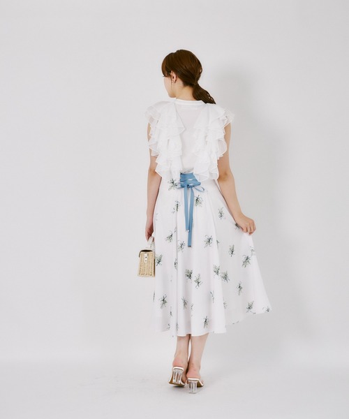 tocco closet(トッコ クローゼット)の「バックレースアップスズランブーケプリントスカート(スカート・レディース・グレイッシュブルー/イエロー・M)」の7枚目の写真