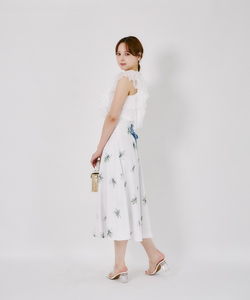 tocco closet(トッコ クローゼット)の「バックレースアップスズランブーケプリントスカート(スカート・レディース・グレイッシュブルー/イエロー・M)」の6枚目の写真