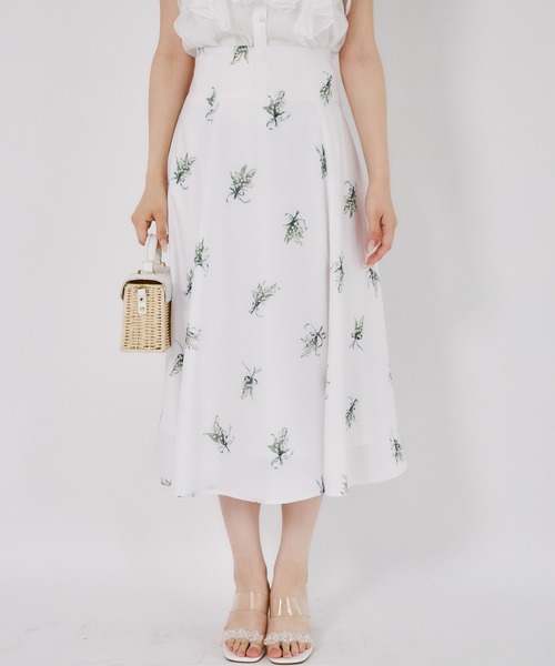 tocco closet(トッコ クローゼット)の「バックレースアップスズランブーケプリントスカート(スカート・レディース・グレイッシュブルー/イエロー・M)」の11枚目の写真