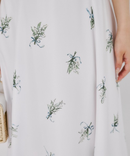tocco closet(トッコ クローゼット)の「バックレースアップスズランブーケプリントスカート(スカート・レディース・グレイッシュブルー/イエロー・M)」の12枚目の写真