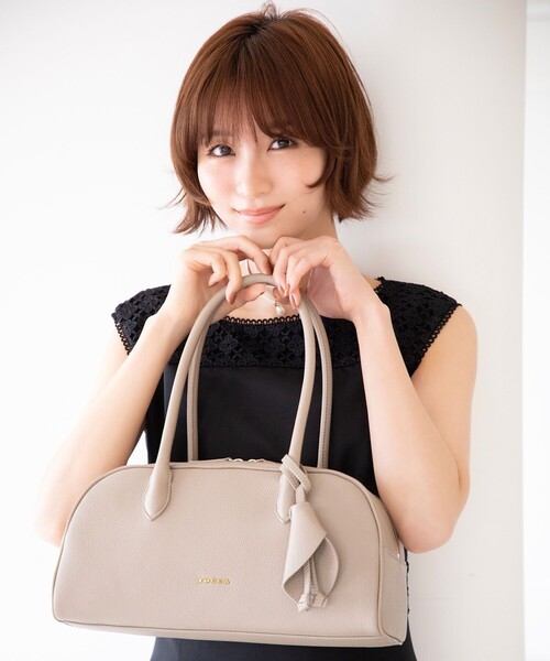 TOCCA(トッカ)の「BUD OF LILY SLIM BOSTON BAG ボストンバッグ(ボストンバッグ・レディース・ブラック系・F)」の2枚目の写真