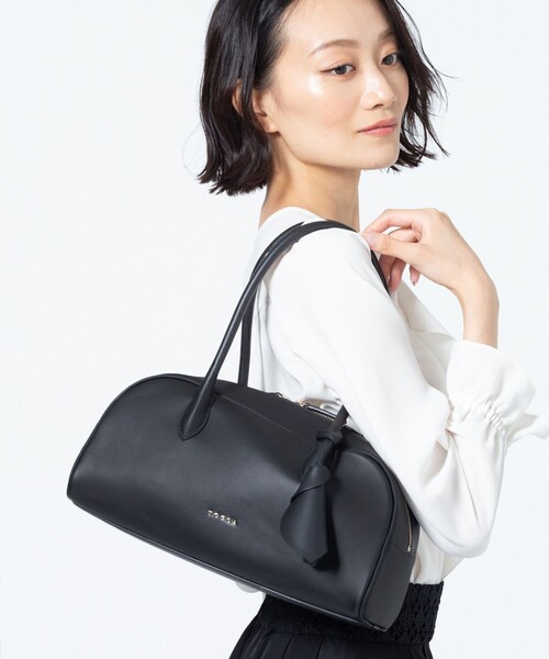 TOCCA(トッカ)の「BUD OF LILY SLIM BOSTON BAG ボストンバッグ(ボストンバッグ・レディース・ブラック系・F)」の4枚目の写真