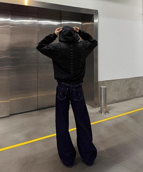 Ressaca(レサーカ)の「スタッズ付きバック刺繍スウェットパーカー(パーカー・メンズ・ブラック/グレー・M/L)」の9枚目の写真