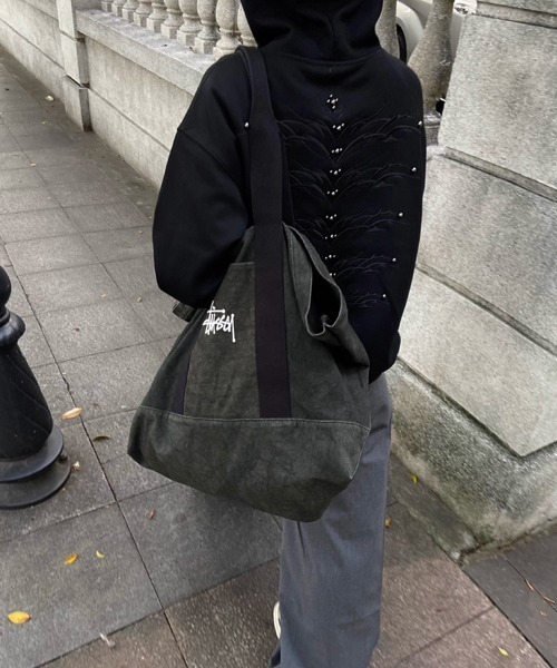 Ressaca(レサーカ)の「スタッズ付きバック刺繍スウェットパーカー(パーカー・メンズ・ブラック/グレー・M/L)」の4枚目の写真