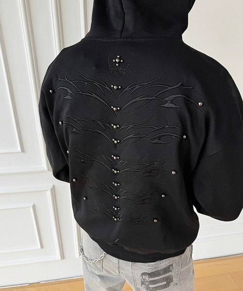 Ressaca(レサーカ)の「スタッズ付きバック刺繍スウェットパーカー(パーカー・メンズ・ブラック/グレー・M/L)」の14枚目の写真