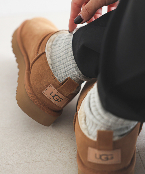 UGG(アグ)の「《追加》UGG/アグ W CLASSIC MICRO 1173891(その他シューズ・レディース・キャメル/ブラック・23cm/24cm/25cm)」の2枚目の写真