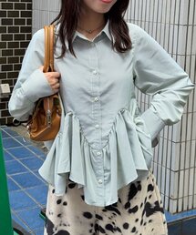 星ボタンウェーブフリルヘムシャツ