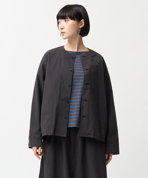 ORCIVAL(オーシバル)の「ORCIVAL | コットンツイル ノーカラー シャツ WOMEN(シャツ/ブラウス・レディース・ブラック/ブラウン系その他・1)」の1枚目の写真