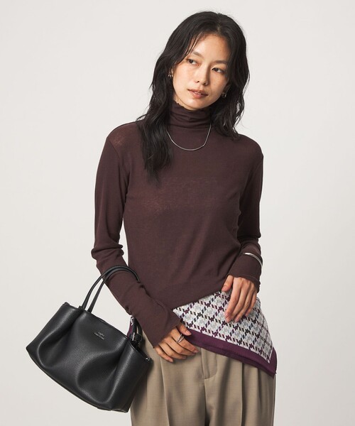 green label relaxing（グリーンレーベルリラクシング）の「［size SHORTあり］テレコ タートルネック プルオーバー（Tシャツ/カットソー・レディース・モカ/ライトグレー/ブラック/オフホワイト/ダークグレー/ベージュ/イエロー/ダークブラウン/その他1・FREE/SHORT）」の5枚目の写真