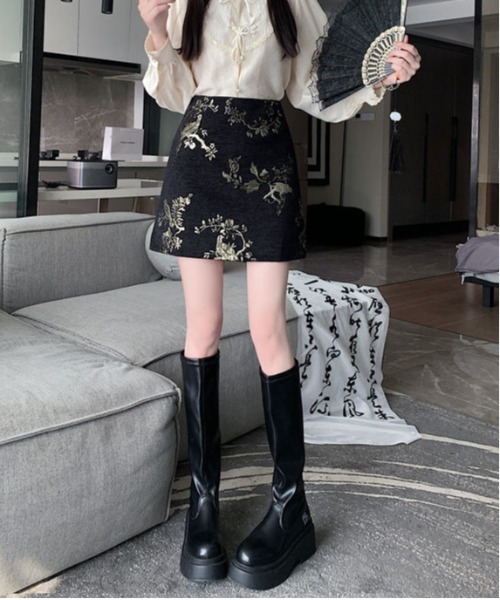 &soiree(アンドソワレ)の「ジャガード風ミニスカート(スカート・レディース・アイボリー/ブラック・SMALL/MEDIUM/LARGE/X-LARGE)」の5枚目の写真