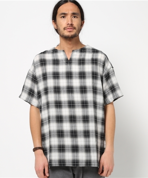 BEAMS(ビームス)の「BEAMS / オンブレチェックプルオーバー(シャツ/ブラウス・メンズ・ホワイト/ブルー・MEDIUM/LARGE/SMALL)」の1枚目の写真