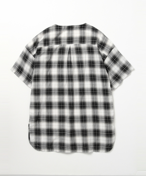 BEAMS(ビームス)の「BEAMS / オンブレチェックプルオーバー(シャツ/ブラウス・メンズ・ホワイト/ブルー・MEDIUM/LARGE/SMALL)」の6枚目の写真