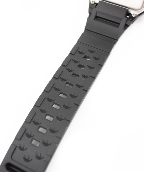 adidas Originals（アディダスオリジナルス）の「PEACH TREE RETRO（アナログ腕時計・メンズ・ホワイト/ブラック/ブルー/レッド・ﾌﾘ-）」の8枚目の写真