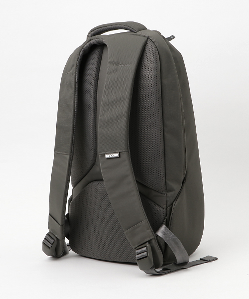 incase（インケース）の「INCO100279-ANT ICON Lite Pack（ショルダーバッグ・メンズ・ダークグレー・ONE SIZE）」の2枚目の写真