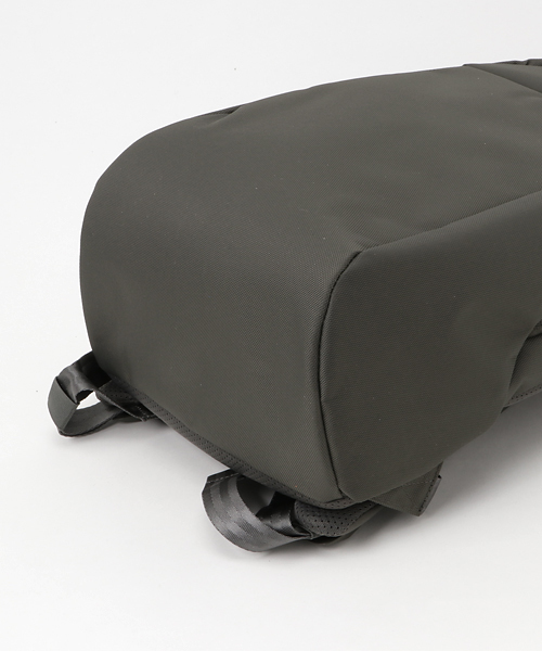 incase（インケース）の「INCO100279-ANT ICON Lite Pack（ショルダーバッグ・メンズ・ダークグレー・ONE SIZE）」の4枚目の写真