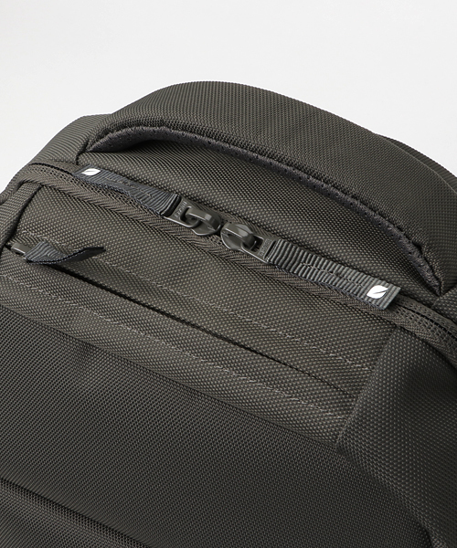 incase（インケース）の「INCO100279-ANT ICON Lite Pack（ショルダーバッグ・メンズ・ダークグレー・ONE SIZE）」の5枚目の写真