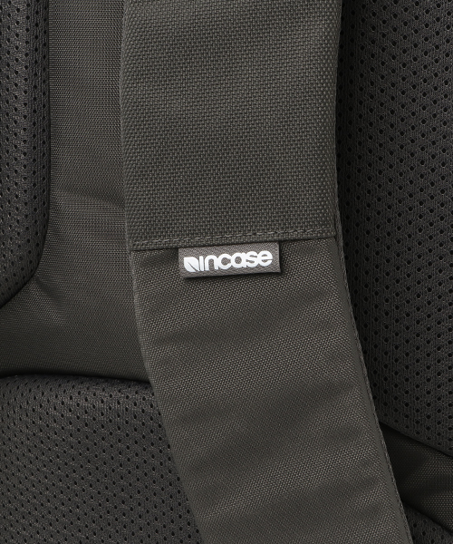 incase（インケース）の「INCO100279-ANT ICON Lite Pack（ショルダーバッグ・メンズ・ダークグレー・ONE SIZE）」の6枚目の写真
