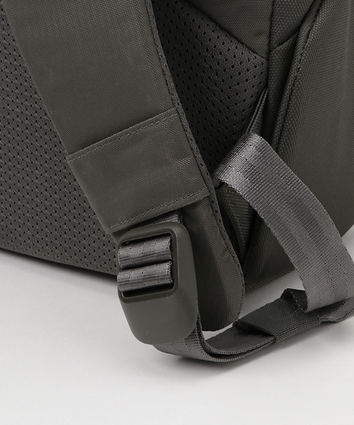 incase（インケース）の「INCO100279-ANT ICON Lite Pack（ショルダーバッグ・メンズ・ダークグレー・ONE SIZE）」の7枚目の写真