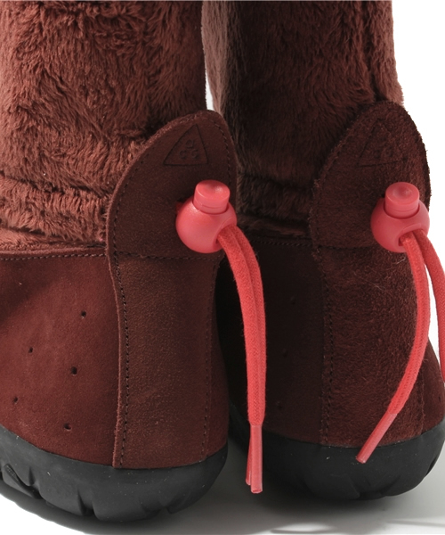 NIKE(ナイキ)の「WMNS NIKE AIR CHUKKA MOC 1.5 LT(ブーツ・レディース・ピンク/ブラウン・24cm/25cm/23cm)」の10枚目の写真