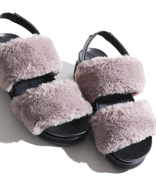 WEGO（ウィゴー）の「WEGO/ダブルベルトファーサンダル（サンダル・レディース・グレー/ブラック/ワイン/キャメル・MEDIUM/LARGE）」の14枚目の写真