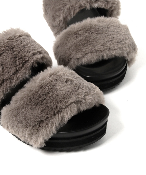 WEGO（ウィゴー）の「WEGO/ダブルベルトファーサンダル（サンダル・レディース・グレー/ブラック/ワイン/キャメル・MEDIUM/LARGE）」の7枚目の写真