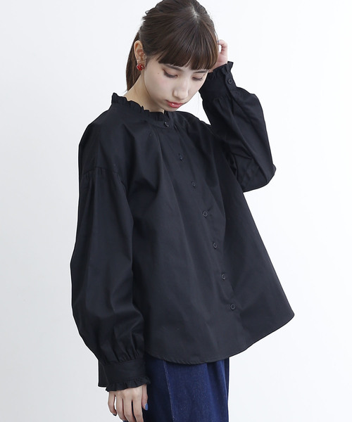 MERLOT（メルロー）の「ツイルフリルネックブラウス667-8527（シャツ/ブラウス・レディース・ブラック/ホワイト・FREE）」の2枚目の写真
