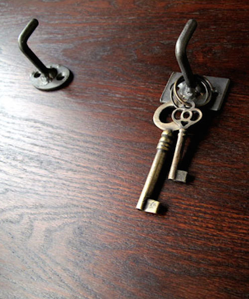 a.depeche(アデペシュ)の「Iron Plate Hook square / アイアンプレートフックスクエア(インテリア雑貨・レディース・アンティークシルバー・FREE)」の3枚目の写真