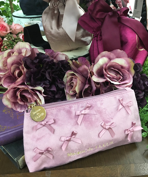 Maison de FLEUR(メゾンドフルール)の「ベロアリボンペンケース(ポーチ・レディース・ネイビー/ライラック/レッド系その他/その他9・FREE)」の3枚目の写真