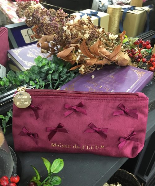 Maison de FLEUR（メゾンドフルール）の「ベロアリボンペンケース