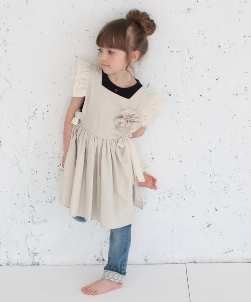 Rora（ローラ）の「コジー エプロン ドレス(2color)（エプロン・キッズ・ベージュ/ラベンダー・S/M）」の4枚目の写真