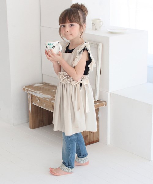 Rora（ローラ）の「コジー エプロン ドレス(2color)（エプロン・キッズ・ベージュ/ラベンダー・S/M）」の8枚目の写真