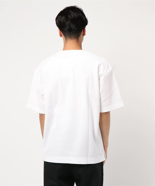 ADAM ET ROPE'(アダムエロペ)の「デラヴェゴールドツイル ヘンリーネックT(Tシャツ/カットソー・メンズ・ホワイト/チャコールグレー/ネイビー・M/L)」の4枚目の写真