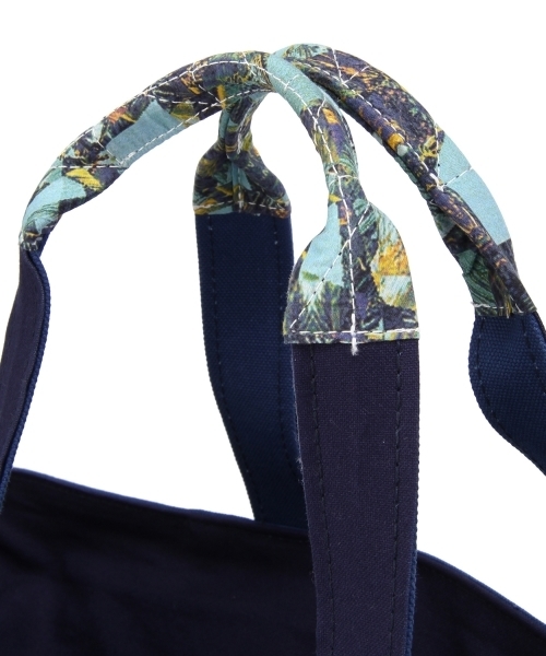 BEAUTY&YOUTH UNITED ARROWS(ビューティーアンドユースユナイテッドアローズ)の「BY キャンバス プリント ストラップ トート(トートバッグ・メンズ・ホワイト/ネイビー・フリー)」の6枚目の写真