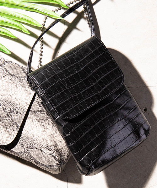 WEGO（ウィゴー）の「WEGO/ダブルチェーンフラップポシェット（ショルダーバッグ・レディース・その他1/ブラック/シルバー/その他2/パープル・FREE）」の4枚目の写真