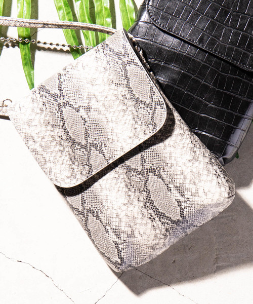 WEGO（ウィゴー）の「WEGO/ダブルチェーンフラップポシェット（ショルダーバッグ・レディース・その他1/ブラック/シルバー/その他2/パープル・FREE）」の5枚目の写真