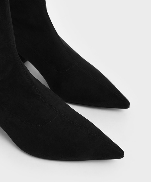 CHARLES & KEITH（チャールズ & キース）の「テクスチャード ポインテッドトゥヒールカーフブーツ / Textured Pointed Toe Heeled Calf Boots（ブーツ・レディース・ブラック/ブラウン・22.5cm/23cm/23.5cm/24.5cm/25cm/25.5cm）」の9枚目の写真