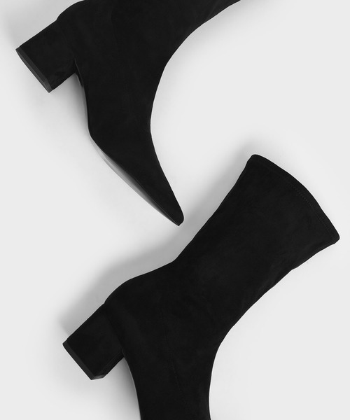 CHARLES & KEITH（チャールズ & キース）の「テクスチャード ポインテッドトゥヒールカーフブーツ / Textured Pointed Toe Heeled Calf Boots（ブーツ・レディース・ブラック/ブラウン・22.5cm/23cm/23.5cm/24.5cm/25cm/25.5cm）」の6枚目の写真