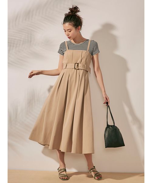 dazzlin（ダズリン）の「バックベルトデザインキャミワンピース（ワンピース・レディース・ベージュ/グレー/オフホワイト/インディゴブルー・SMALL/MEDIUM）」の4枚目の写真