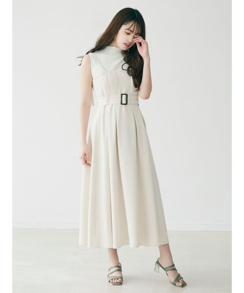dazzlin（ダズリン）の「バックベルトデザインキャミワンピース（ワンピース・レディース・ベージュ/グレー/オフホワイト/インディゴブルー・SMALL/MEDIUM）」の2枚目の写真